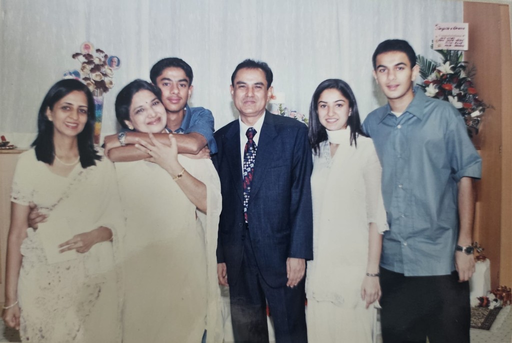 Sangeeta and Ramesh Ahuja with family
